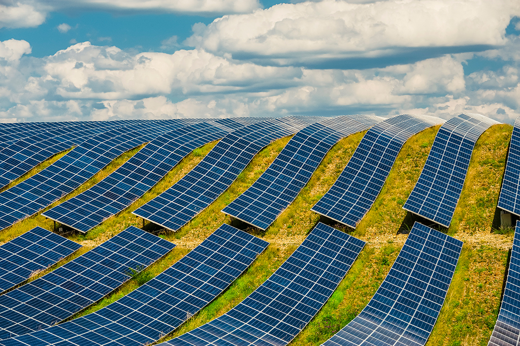 Solar Solaranlage Solarpark Strom Erneuerbare Energie Frankreich