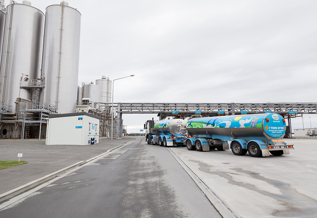 Lastwagen Tankwagen Milch Kühlregal Industrie Joghurt Co2 Transport