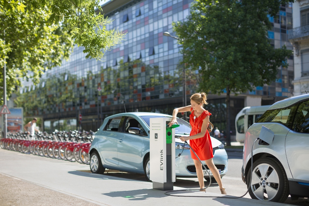 E-Mobilität Elektroauto Ladesäule EVlink