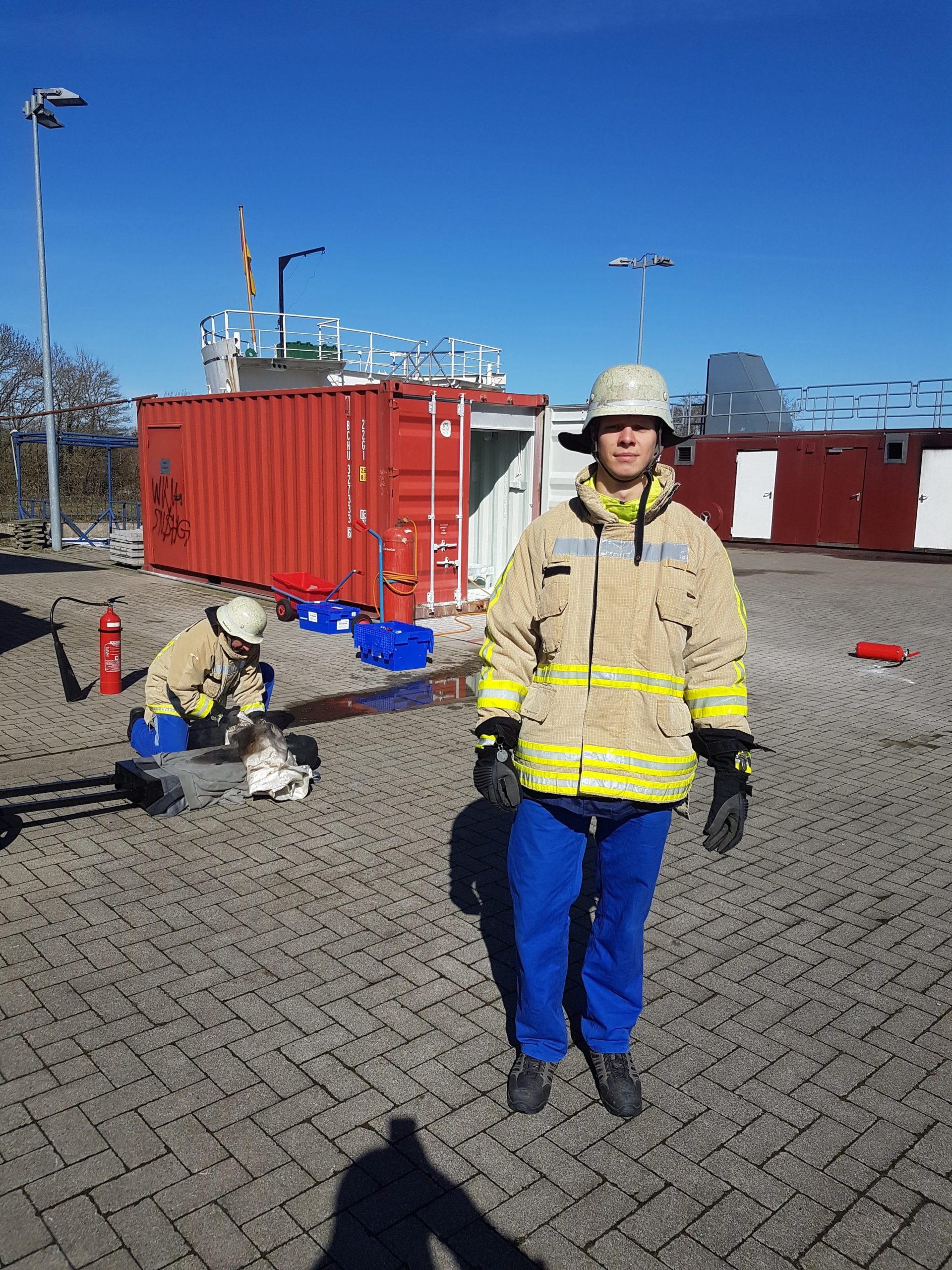 Schutzkleidung Kontainer Handschuhe Feuerwehr Feuerlöscher